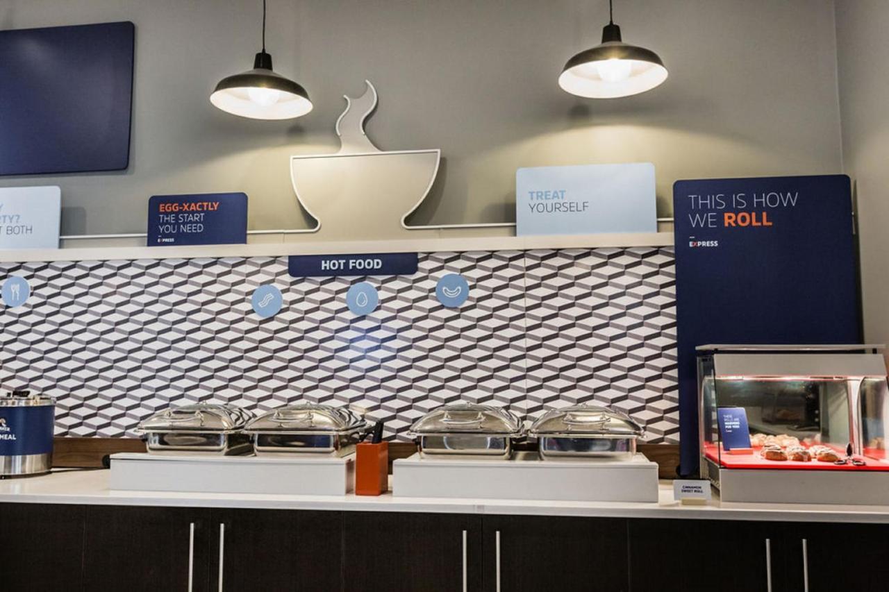 Holiday Inn Express & Suites Edmonton N - St Albert By Ihg Saint Albert Екстер'єр фото