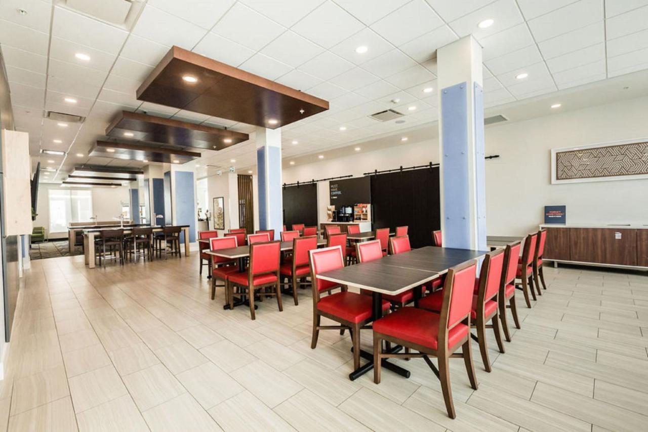Holiday Inn Express & Suites Edmonton N - St Albert By Ihg Saint Albert Екстер'єр фото