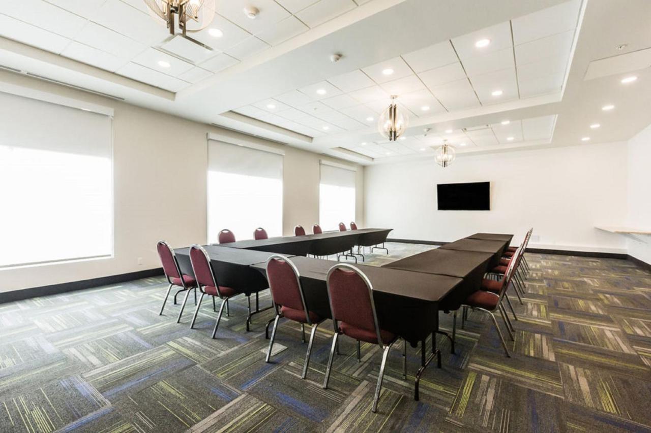 Holiday Inn Express & Suites Edmonton N - St Albert By Ihg Saint Albert Екстер'єр фото