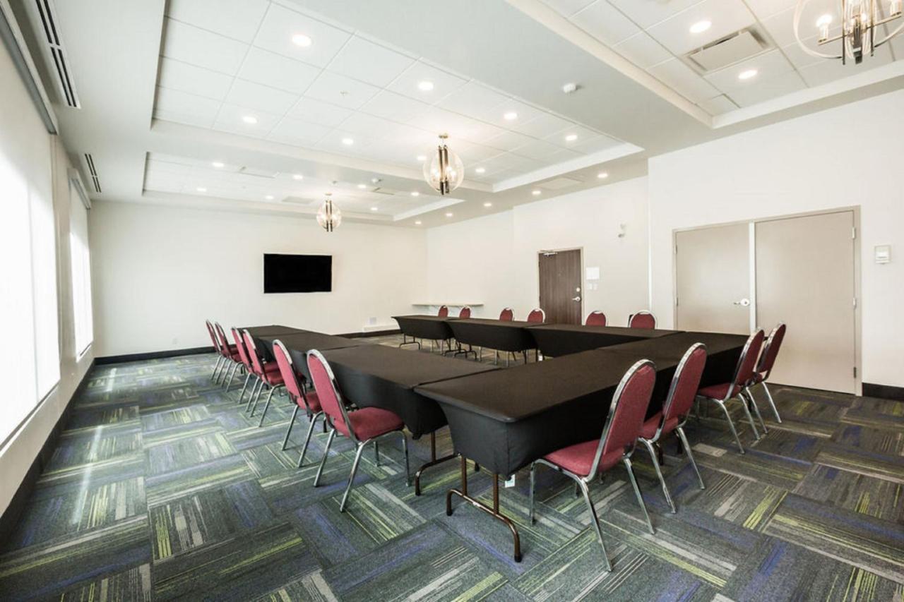 Holiday Inn Express & Suites Edmonton N - St Albert By Ihg Saint Albert Екстер'єр фото